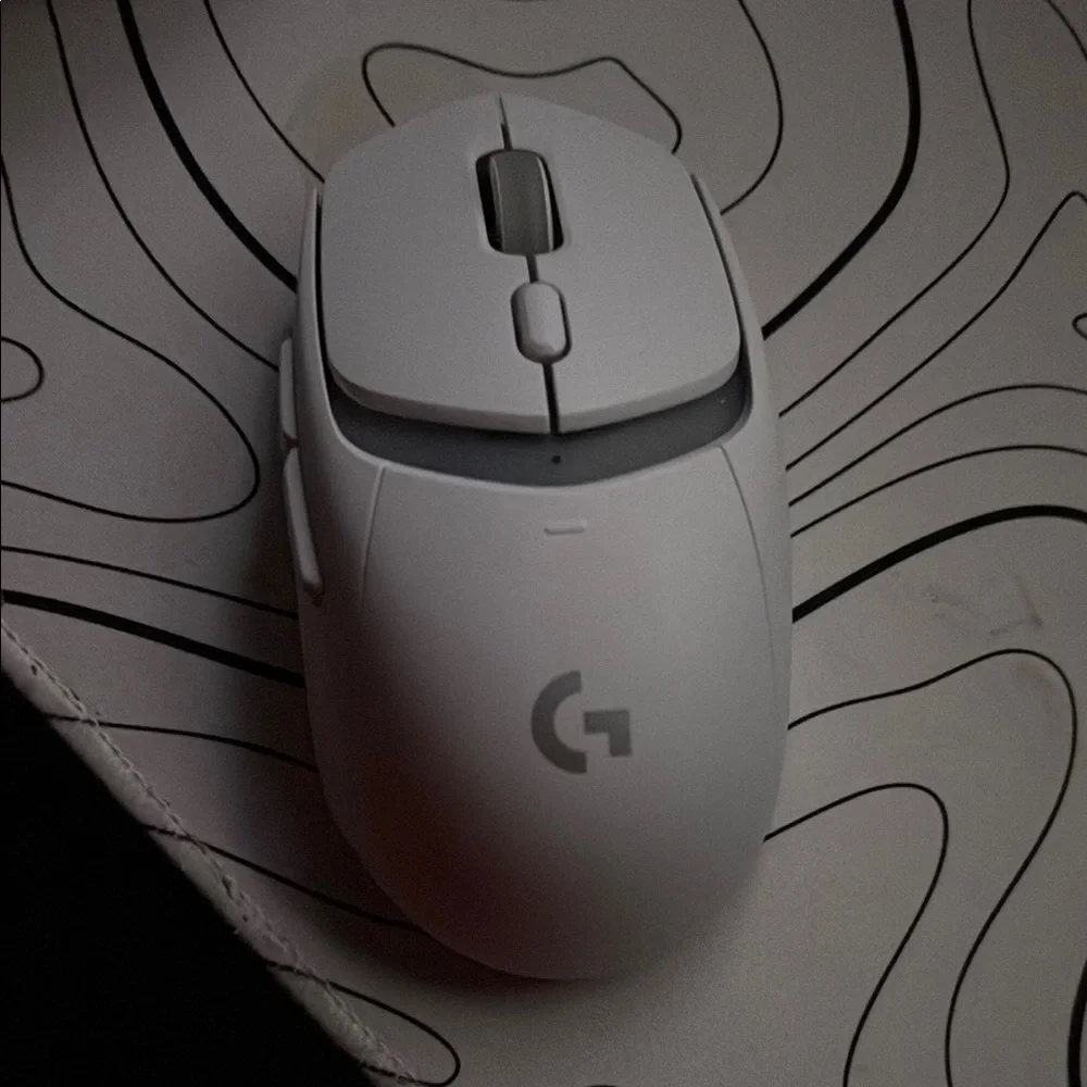 Logitech White Ergonomic Wireless Mouse